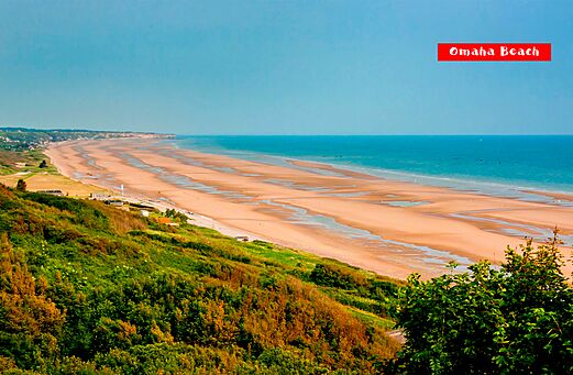 Larga playa de arena de Omaha Beach en Normandía, sitio histórico del Desembarco.