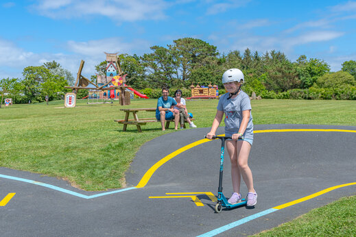 Pista patinete, juegos en camping CAPFUN Kervel en PLONEVEZ PORZAY (29).