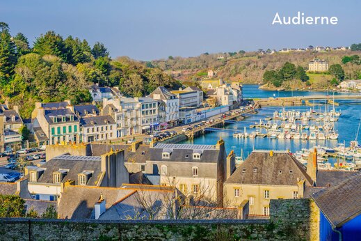 Puerto de Audierne y casas coloridas, ciudad para visitar en Breta�a.