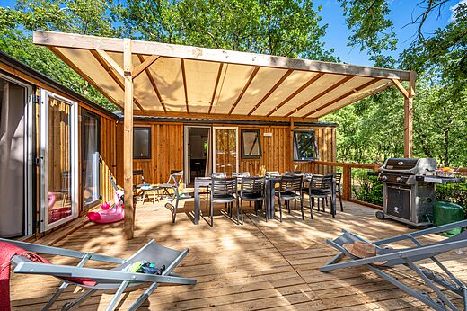 Mobil-home de madera, terraza cubierta, barbacoa en el camping VAGUES OCEANES Labeiller en Saint Victor de Malcap (30).