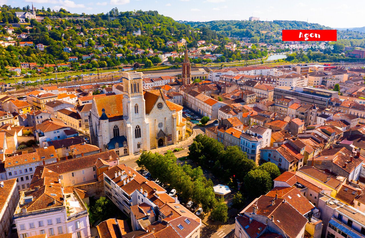 Vista a�rea de Agen, ciudad hist�rica para visitar cerca del camping en Lot-et-Garonne.
