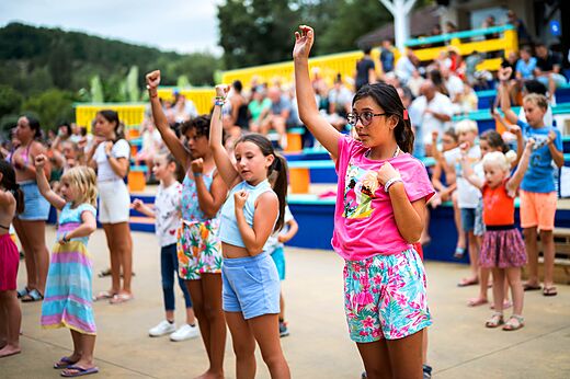 Animaci�n de baile para ni�os en el camping CAPFUN Lac des 3 Vall�es (32).