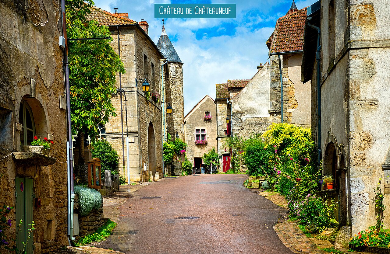Pueblo medieval de Ch�teauneuf-en-Auxois, un lugar para visitar cerca del camping.