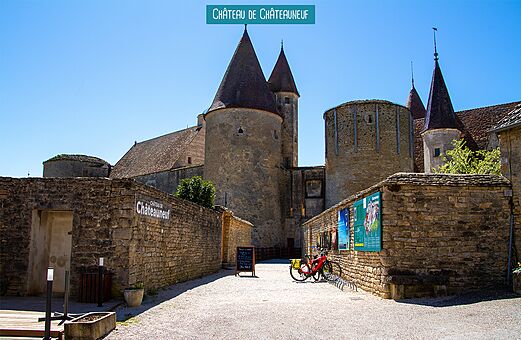 Castillo de Ch�teauneuf, fortaleza medieval para visitar cerca del camping.