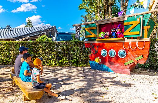 Espect�culo de marionetas para ni�os en el camping VAGUES OCEANES Lac de Panthier.