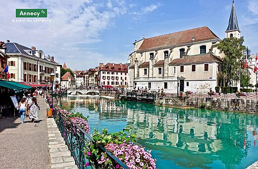 Casco antiguo de Annecy con su canal, puentes y edificios hist�ricos.