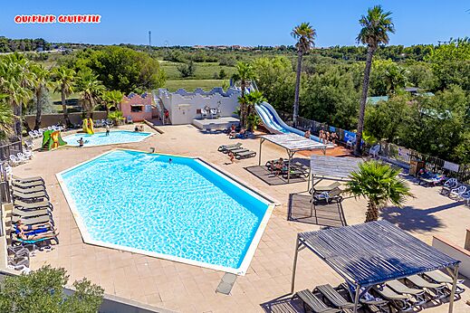 Piscina, tobogán acuático y piscina infantil en camping CAPFUN Las Bousigues.