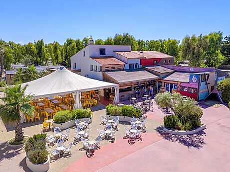 Restaurante y bar exteriores, terrazas, camping CAPFUN Las Bousigues, Le Barcarès (66).