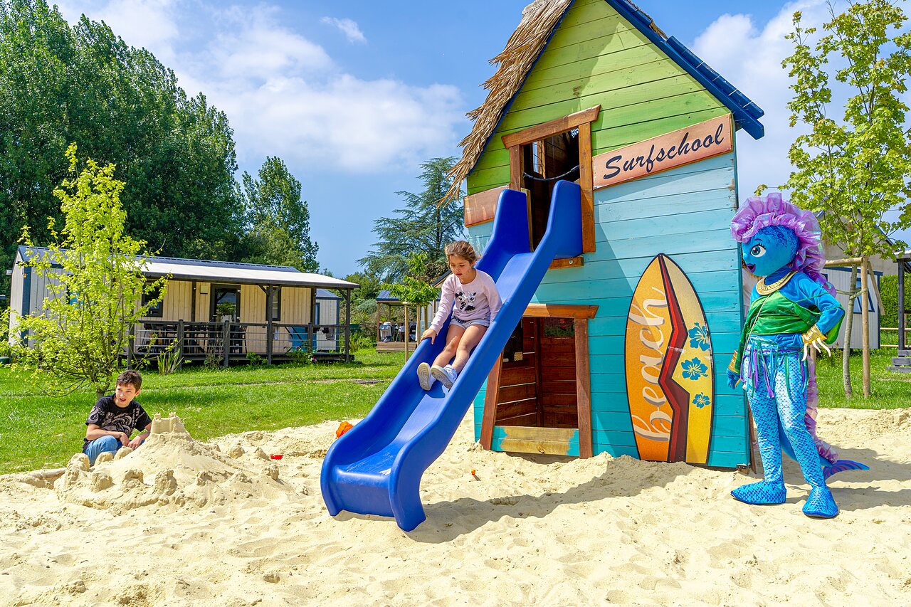 Tobog�n, arena, mascota en el camping VAGUES OCEANES Les Iles en Hudimesnil (50).