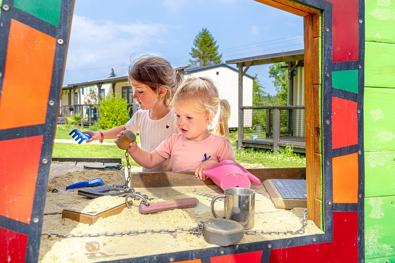 Arenero ni�os en el camping VAGUES OCEANES Les Iles en Hudimesnil (50).