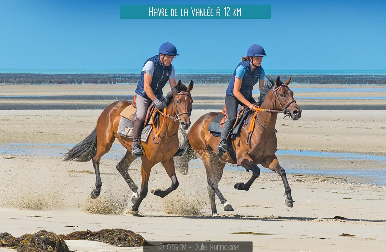 Paseo a caballo en la playa del Havre de la Vanl�e, cerca de Hudimesnil.