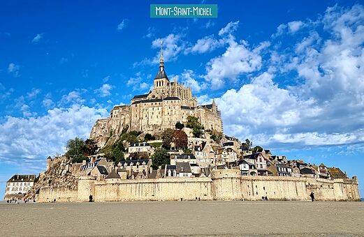 Mont-Saint-Michel, abadía medieval y pueblo fortificado en Normandía, Francia.