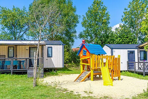 Juegos infantiles, Mobil-homes en el camping VAGUES OCEANES Les Iles en Hudimesnil (50).