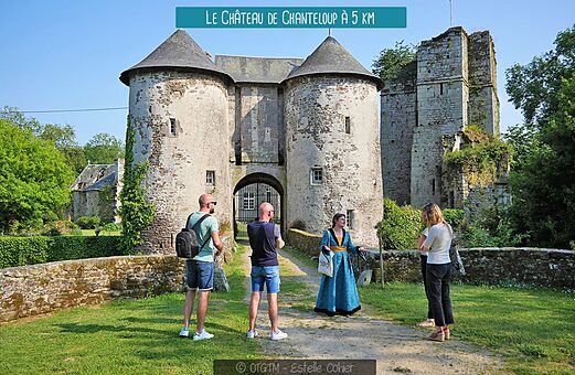 Castillo medieval de Chanteloup, sitio histórico cerca de Hudimesnil, Normandía.