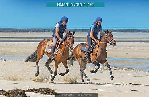 Ruta ecuestre en la playa del Havre de la Vanlée, cerca del camping.