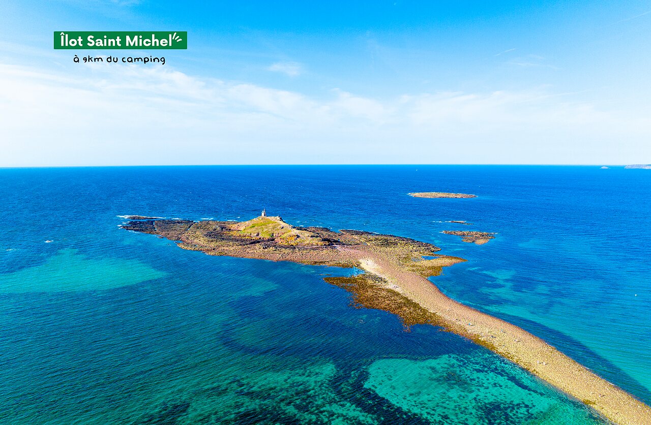 �lot Saint Michel et son tombolo rocheux, site naturel pr�s d'Erquy.