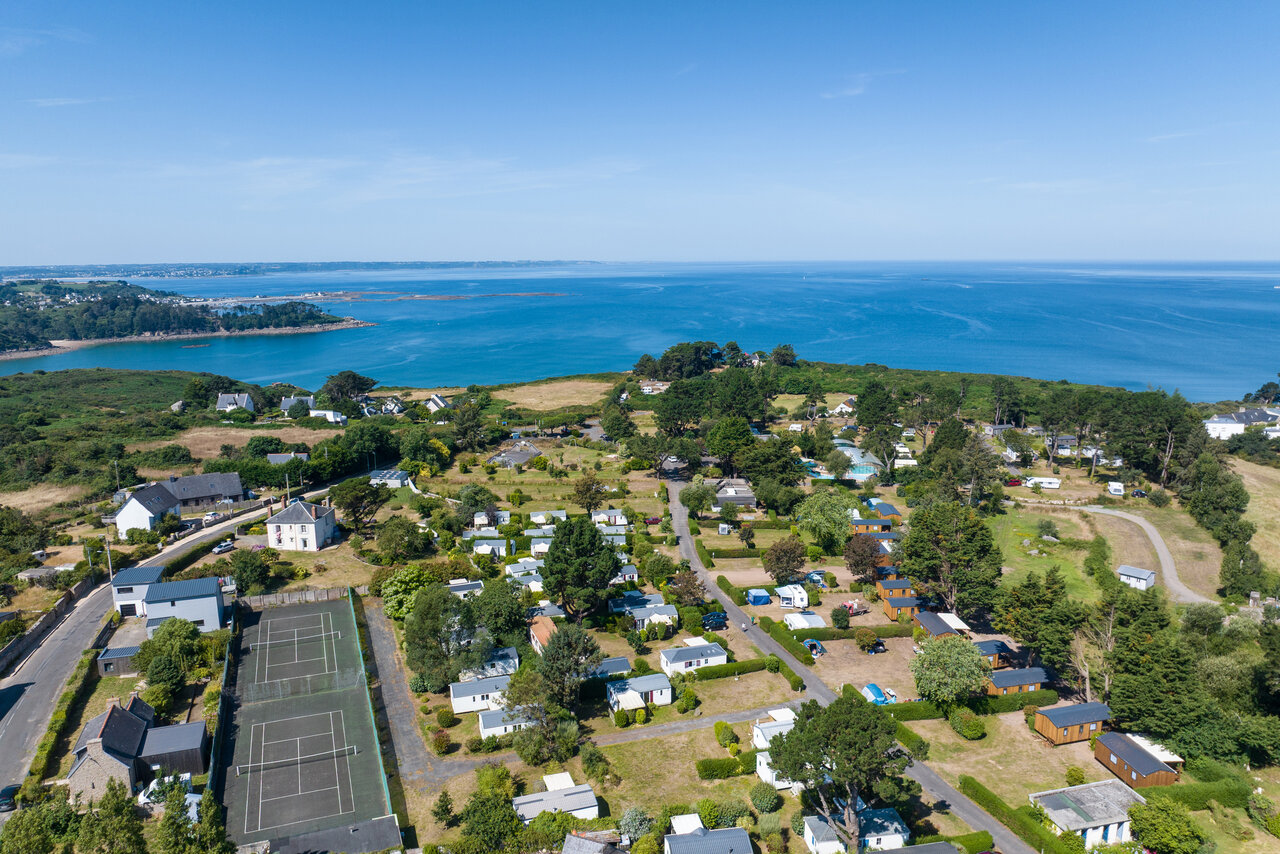 Alojamientos. En el camping CLICOCHIC Les plages de Beg L�guer en Lannion (22).