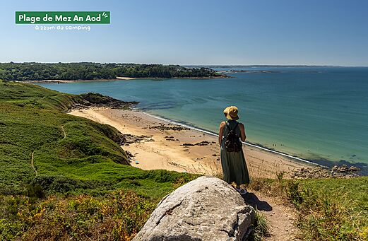 Playa de Mez An Aod y vista panorámica al mar en el camping CLICOCHIC Les plages de Beg Léguer en Lannion (22).