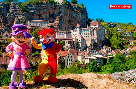Mascotas frente a la ciudad medieval de Rocamadour, pueblo del Lot.