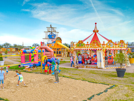 Barco pirata, castillo hinchable, carrusel en camping VAGUES OCEANES Licorne Dunkerque.