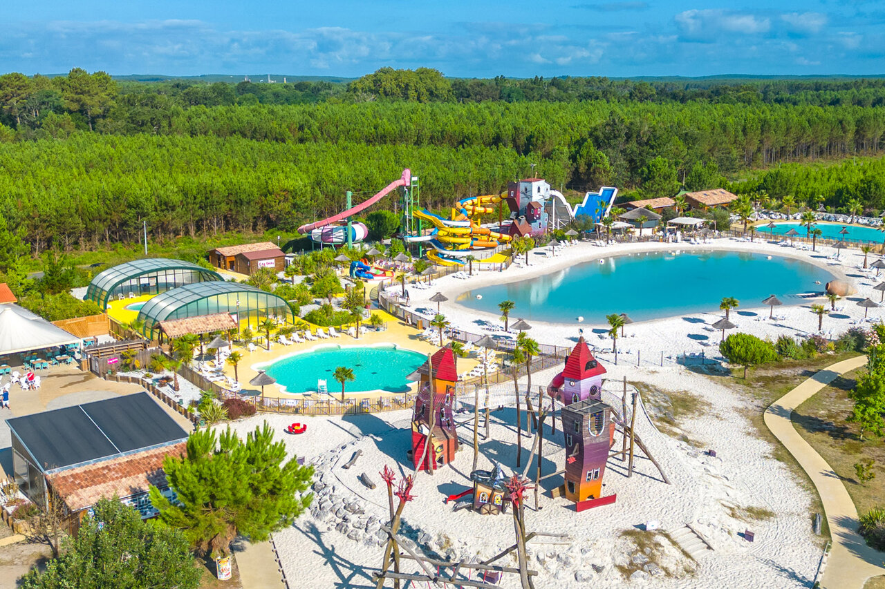 Parque acu�tico, toboganes, laguna y juegos en el camping CAPFUN Lila, LINXE (40).