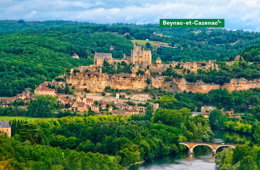 Pueblo medieval Beynac-et-Cazenac, castillo y río Dordoña, para visitar.