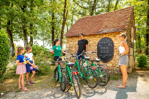 Alquiler de bicicletas para adultos y niños en el camping CLICOCHIC Linotte en Le Bugue (24).