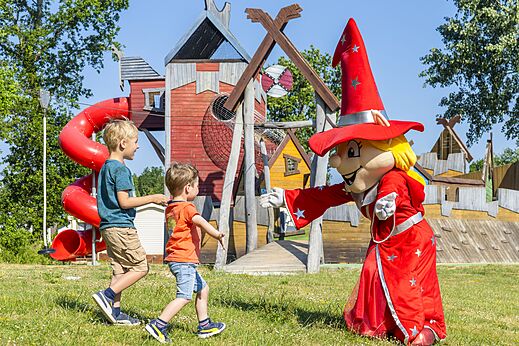 Mascota, ni�os, parque infantil en el camping CAPFUN Lodge en SARZEAU (56).