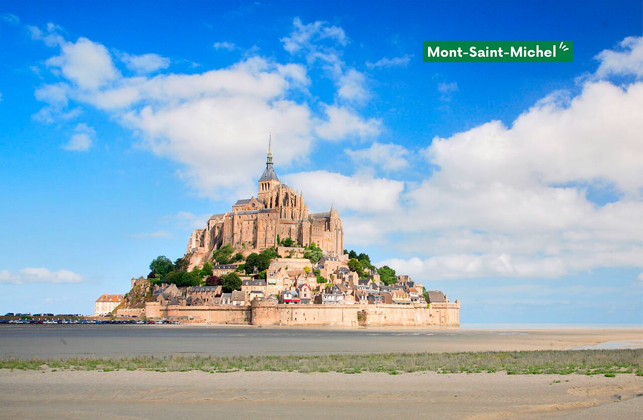 Mont-Saint-Michel, abad�a medieval y pueblo hist�rico, lugar para visitar cerca del camping.