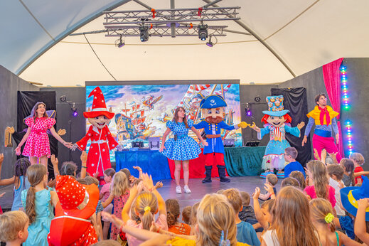 Espect�culo de animaci�n infantil con mascotas en el camping CAPFUN Loubine en Les Sables d'Olonne.