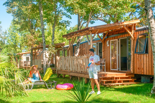 Mobil-home de madera, terraza, jard�n en el camping CAPFUN Loubine en Les Sables d'Olonne.