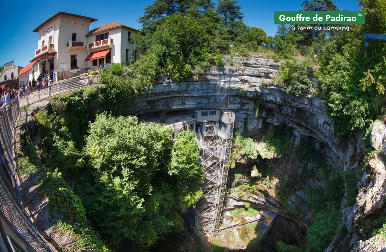 Gouffre de Padirac, impresionante sitio natural con ascensor, para visitar cerca del camping.