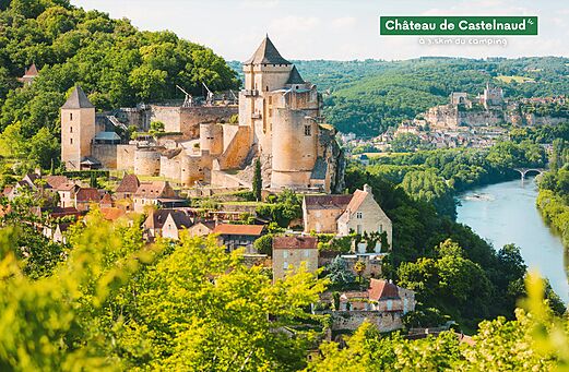 Castillo de Castelnaud, fortaleza medieval y pueblo pintoresco en Dordo�a, Francia.