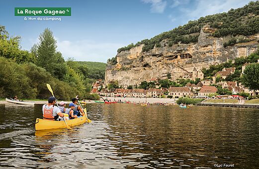 Pueblo de La Roque Gageac en Dordo�a, pirag�ismo en el r�o, lugar para visitar cerca del camping.