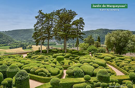 Jardines de Marqueyssac, jardines colgantes con boj esculpido, cerca de Castelnaud-la-Chapelle.