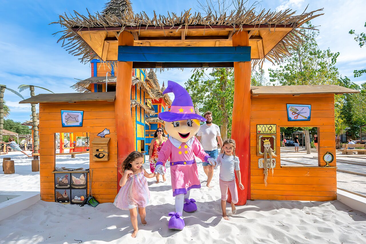 Mascota, ni�os, juegos de arena en el camping CAPFUN Lou Village en Vendres (34).