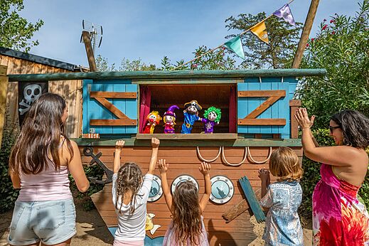 Espectáculo de marionetas para niños en el camping CAPFUN Lou Village en Vendres (34).