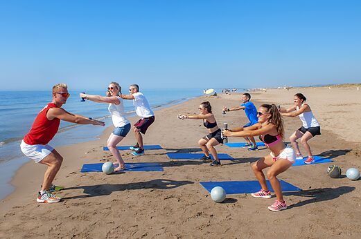 Fitness en la playa del camping CAPFUN Lou Village en Vendres (34).