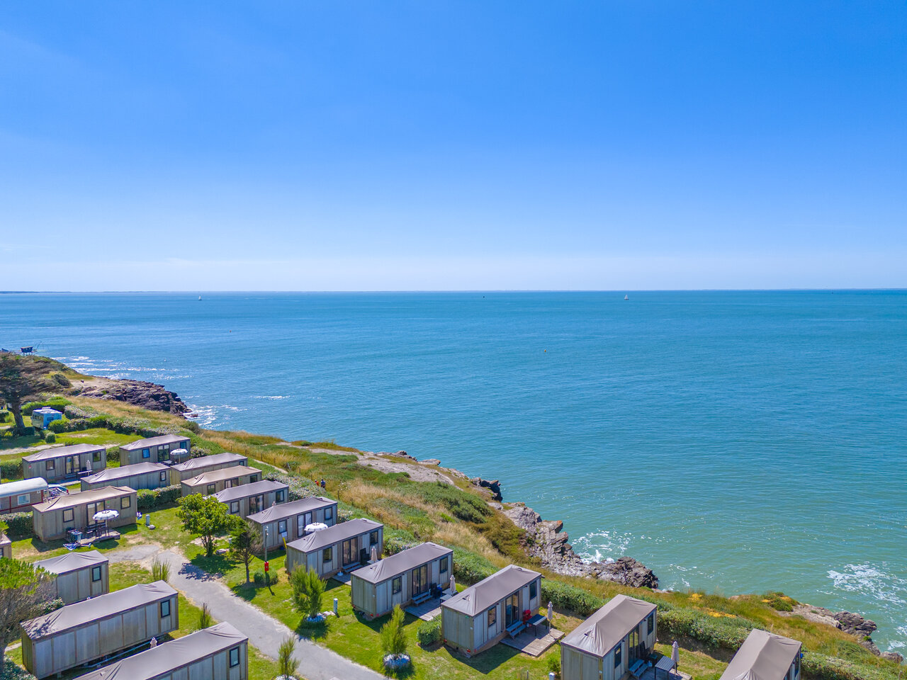 Modernos Mobil-homes frente al mar, vista panor�mica, camping CAPFUN Madrague en PORNIC (44).