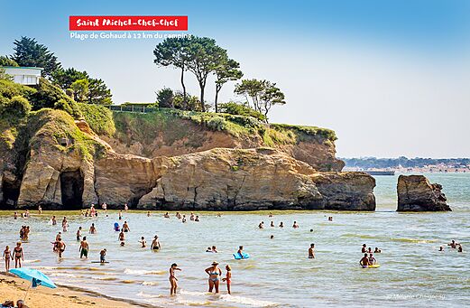 Playa de Gohaud en Saint-Michel-Chef-Chef, ba�o y acantilados rocosos en Loira Atl�ntico.
