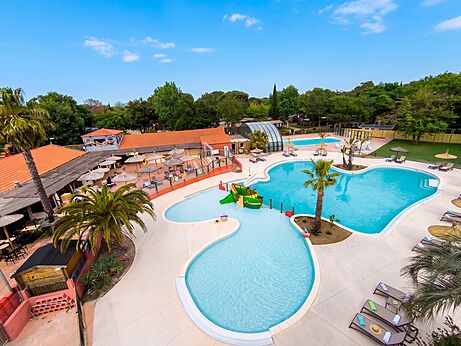 Complejo acu�tico con piscinas y tobog�n en el camping CAPFUN Mael en ARGELES SUR MER (66)
