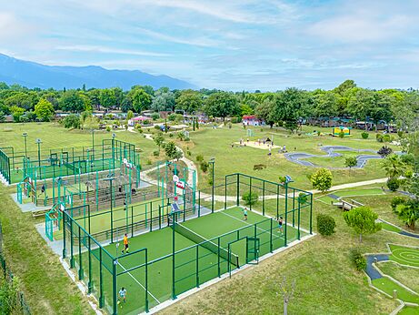 Pistas de p�del y multideporte del camping CAPFUN Mael en ARGELES SUR MER (66).