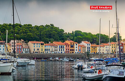 Puerto deportivo colorido de Port Vendres, ciudad para visitar cerca de Argelès-sur-Mer.