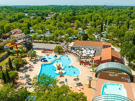 Piscina exterior, toboganes acu�ticos en el camping CAPFUN Mael en ARGELES SUR MER.