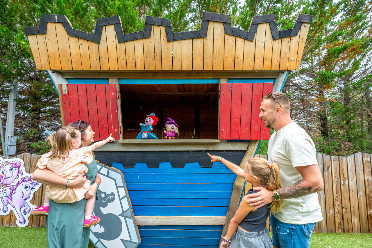 Espect�culo de marionetas en el camping CAPFUN Malissonne en LA CADIERE D'AZUR (83).