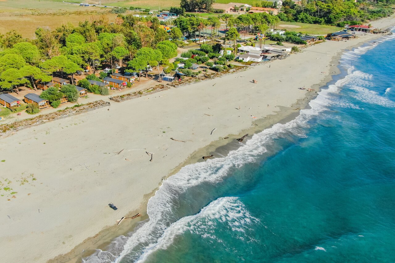 Playa arena, mar turquesa, Mobil-homes camping CAPFUN Marina d'Al�ria.