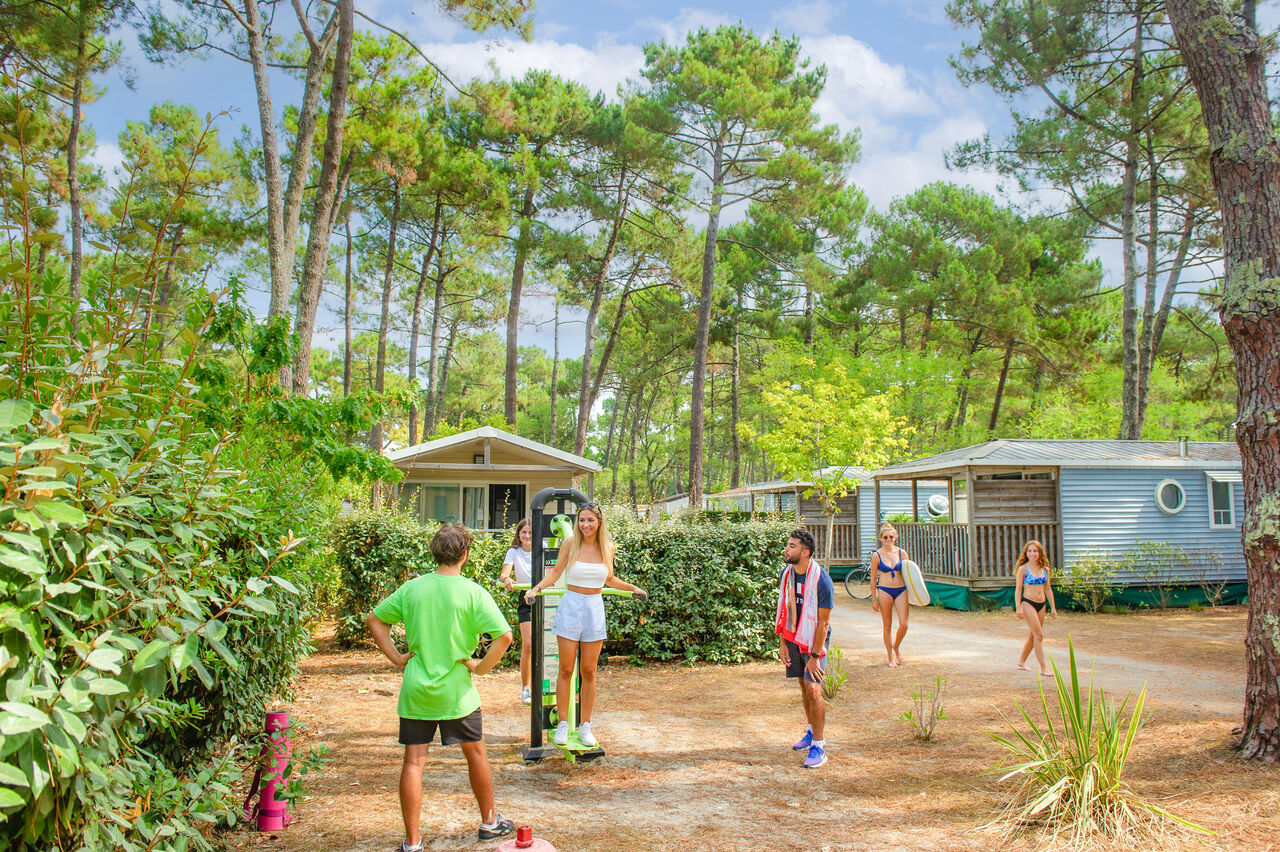 Equipos deportivos al aire libre y Mobil-homes en camping VAGUES OCEANES Marina Landes Mimizan (40).