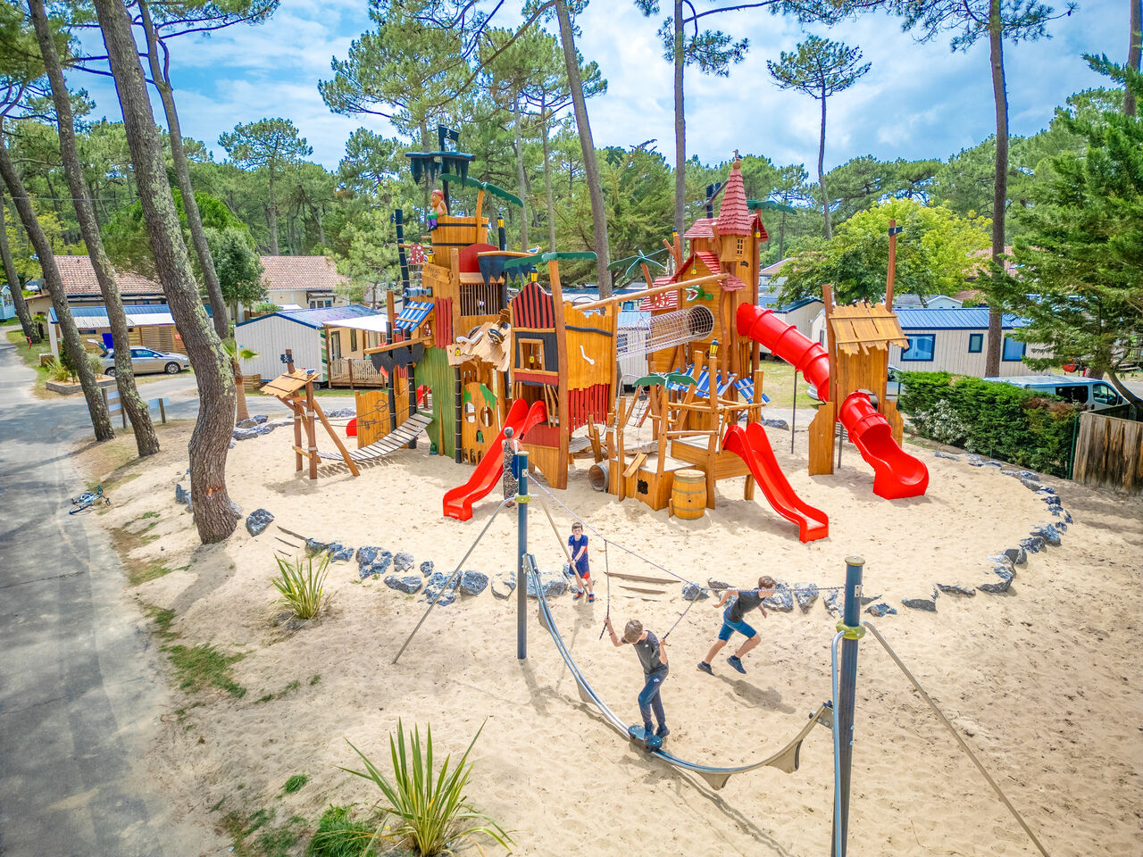 Juegos ni�os en el camping VAGUES OCEANES Marina Landes en Mimizan (40).