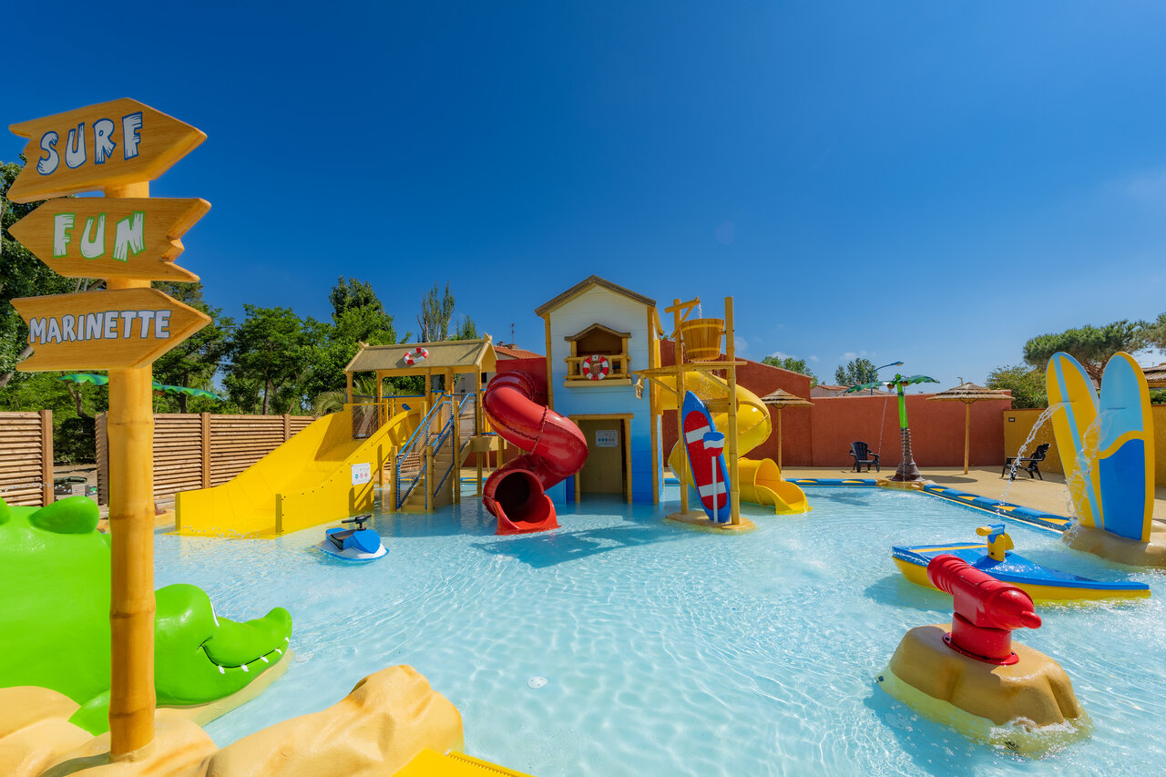 Piscina l�dica, toboganes y juegos acu�ticos en el camping VAGUES OCEANES Marinette en Ste Marie La Mer (66).