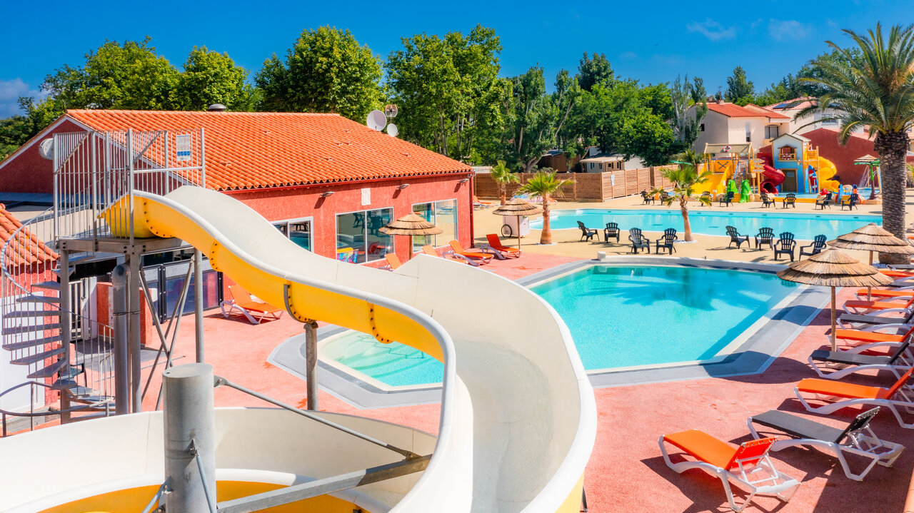 Tobog�n acu�tico y piscinas exteriores en camping VAGUES OCEANES Marinette, Ste Marie La Mer (66).